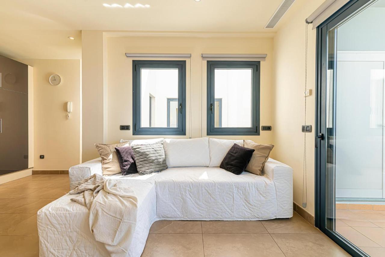 Luxury Holidays Suites, Playa De Los Cristianos Los Cristianos  Exterior photo