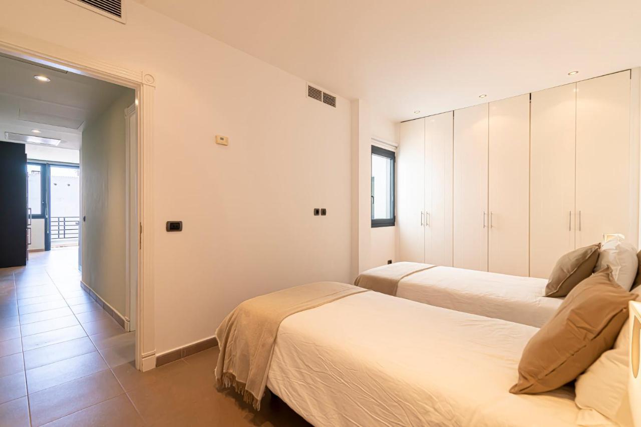 Luxury Holidays Suites, Playa De Los Cristianos Los Cristianos  Exterior photo